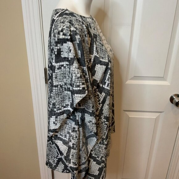 Michael Kors Black White Snakeskin Python Print Oversized Top NWT, Size S/M - Picture 2 of 5